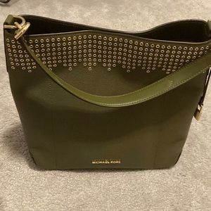 Michael Kors olive green Hayes bucket purse.